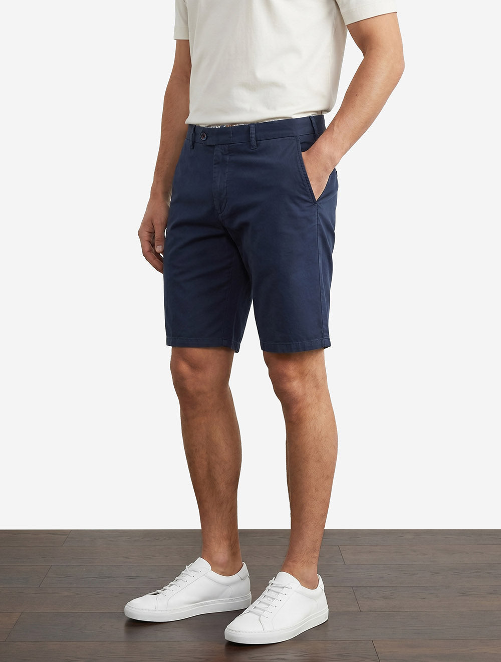 Marineblaue Chino-Shorts aus Baumwolle mit Pegasus-Muster