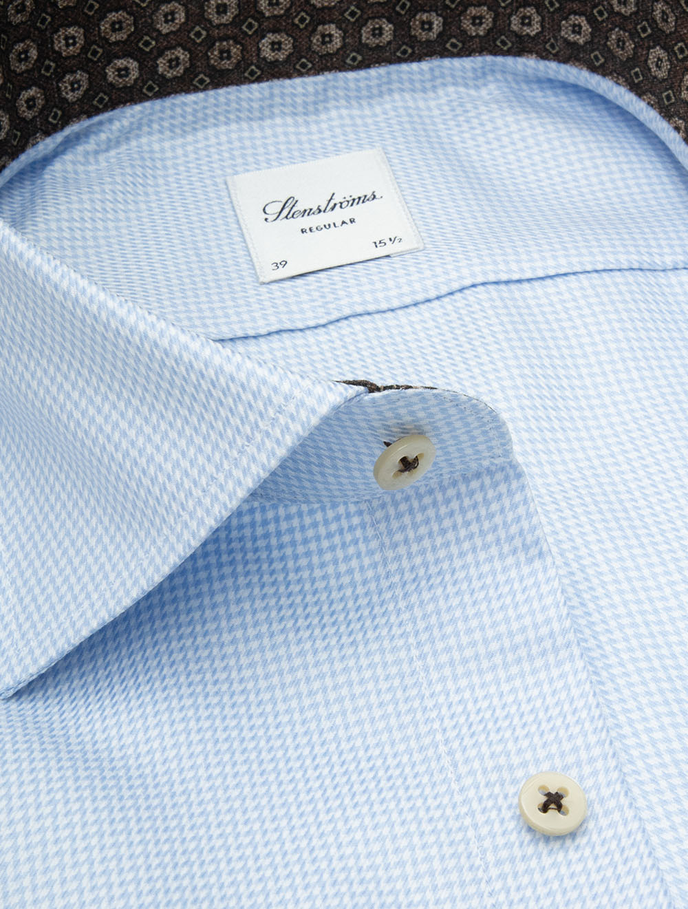 Chemise bleue en sergé contrasté classique
