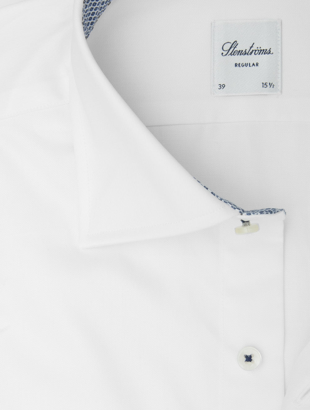 Chemise blanche à empiècements contrastés réguliers