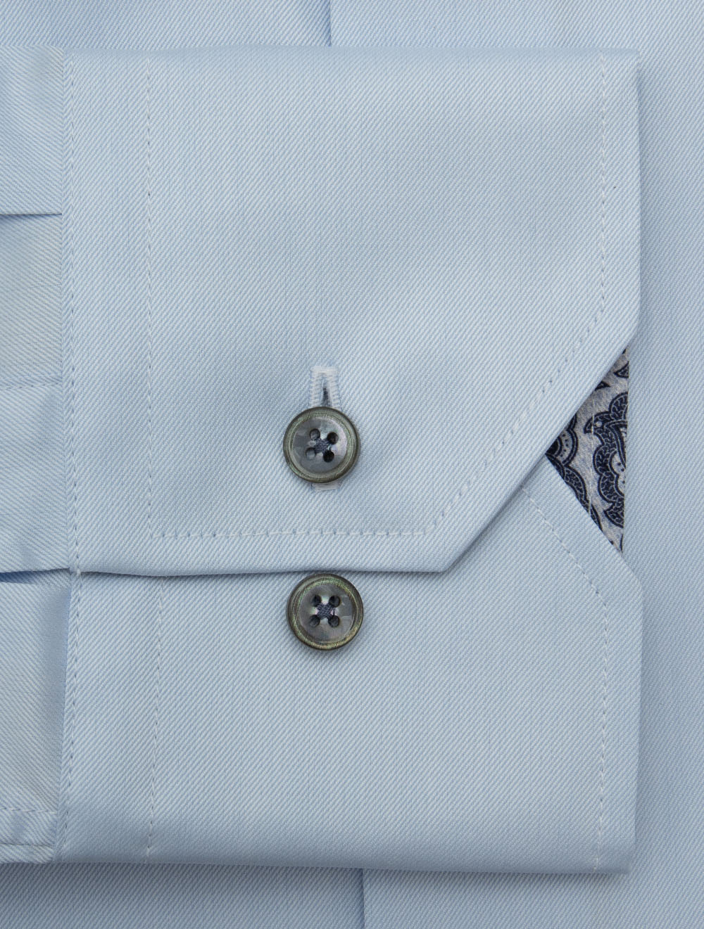 Chemise unie classique bleue à incrustations cachemire