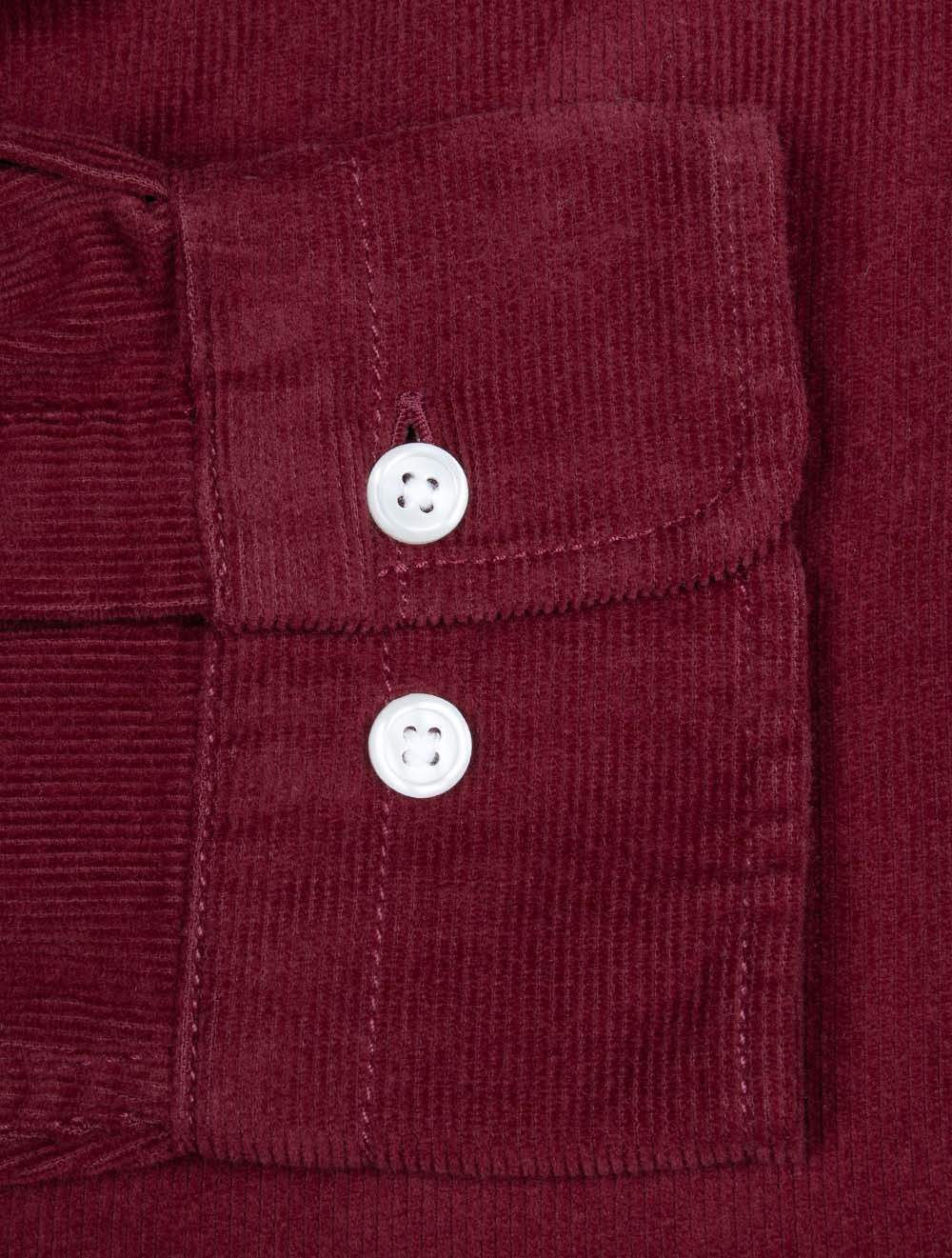 Chemise rouge en velours côtelé de coton coupe classique