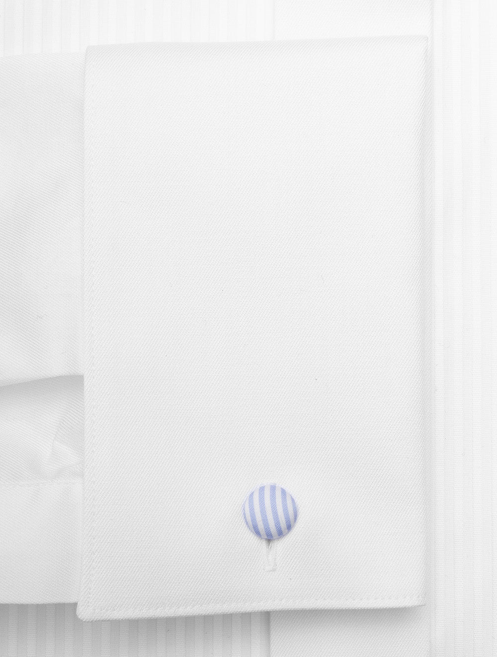 Chemise habillée blanche à pinces et coupe ajustée