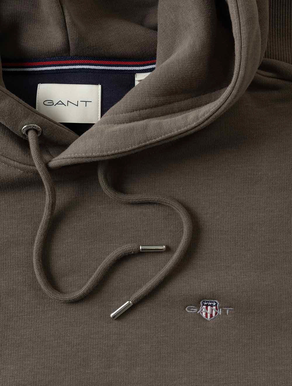 2007058A26 TAUPE 260 E110 REG SHIELD HOODIE — 7S8A5485.jpg