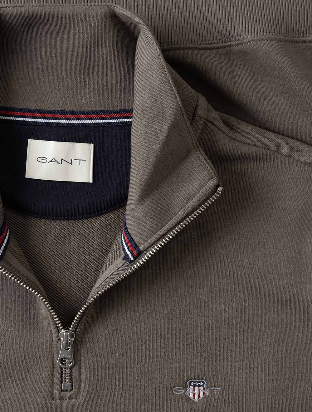 2008005A26 TAUPE 260 E120 REG SHIELD HALF ZIP SWEAT — 7S8A5481.jpg