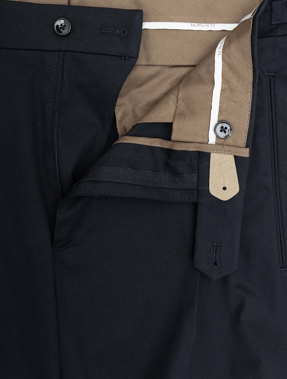 1730 NAVY E299 Berwhich Pleated Cotton Trouser — 7S8A8293.jpg
