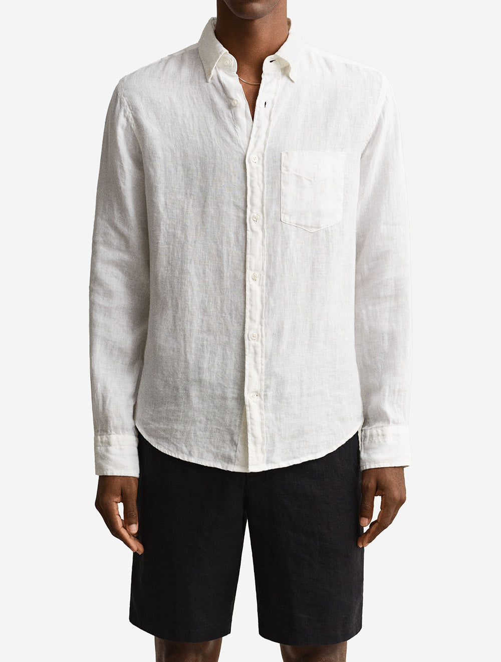 3240120S26 WHITE:110 E140 REG GMNT DYED LINEN SHIRT — 2 3240120-110-model-fit-1.jpg