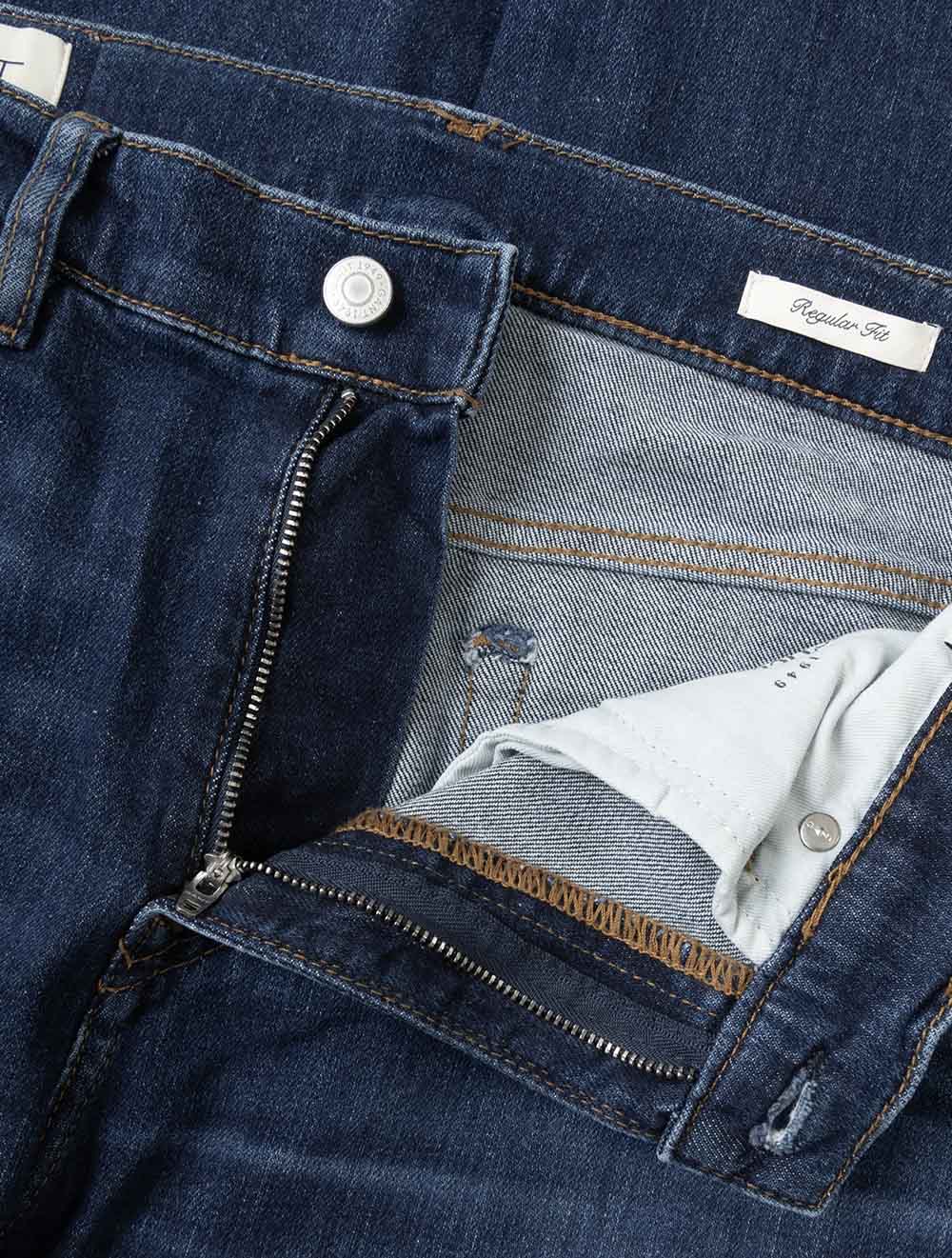 1000011A26 MID BLUE WORN IN 971 E130 CLASSIC REGULAR DENIM JEANS — 7S8A5547.jpg