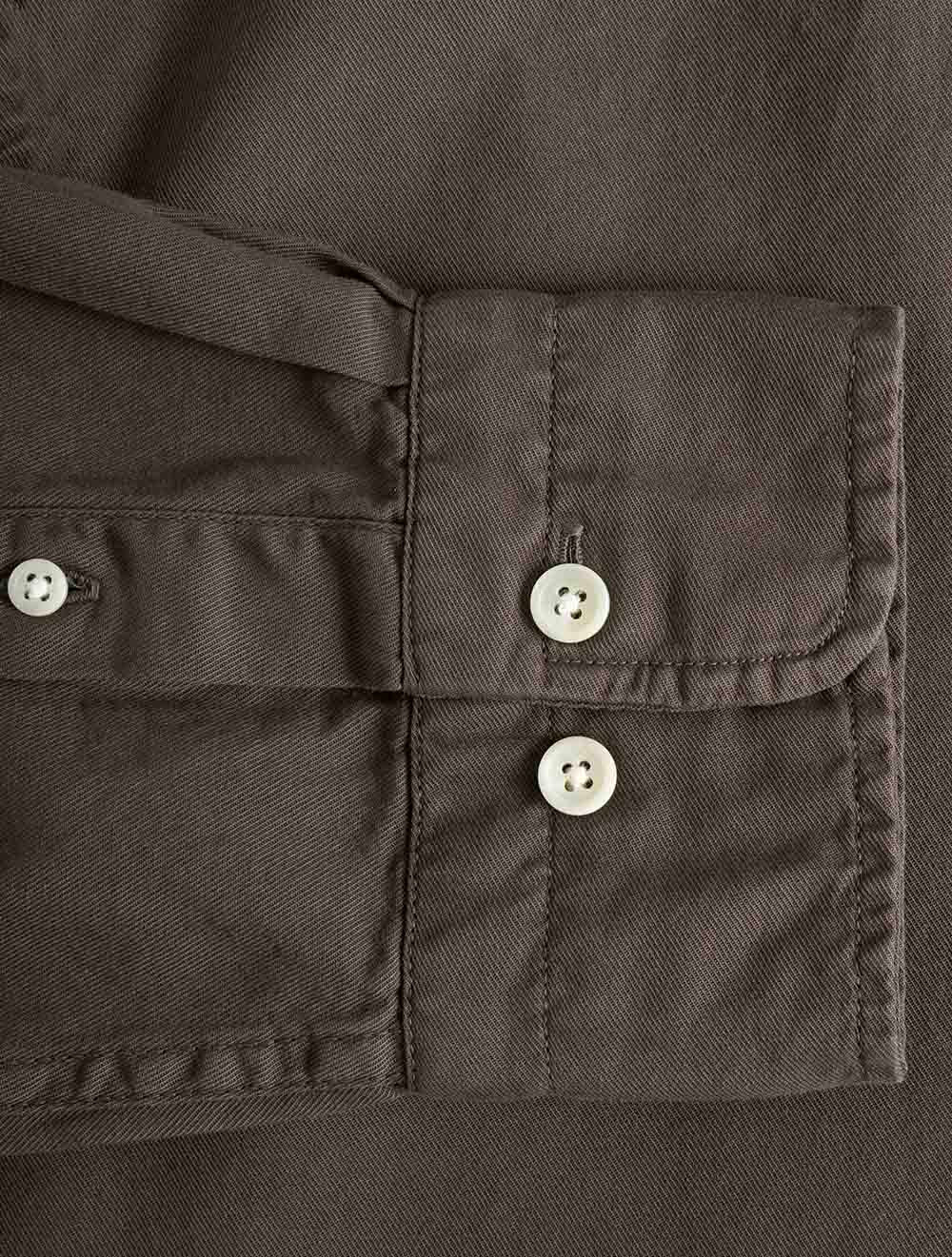 3250203A26 BROWN 262 E130 REG GMNT DYED TWILL SHIRT — 7S8A8537.jpg