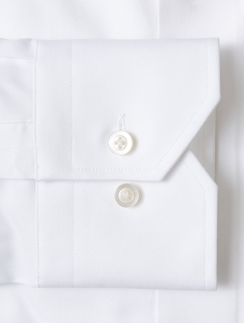LCYOGASF WHITE E199 Louis Copeland Yoga Shirt Slim — 7S8A6989.jpg