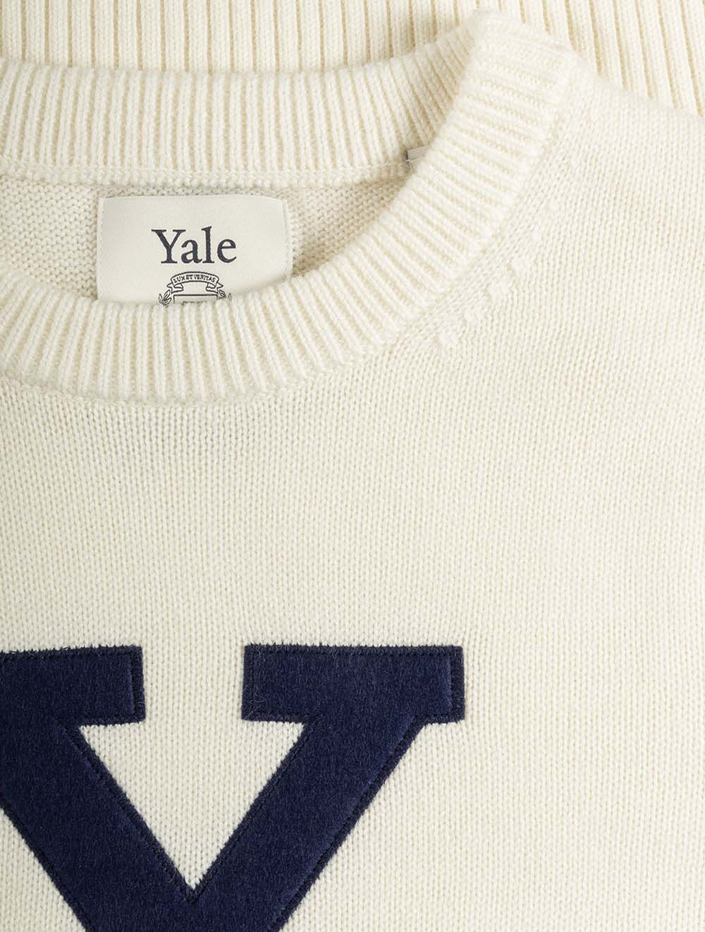 8040273A26 CREAM 130 E240 YALE MERINO WOOL C NECK — 7S8A7429.jpg