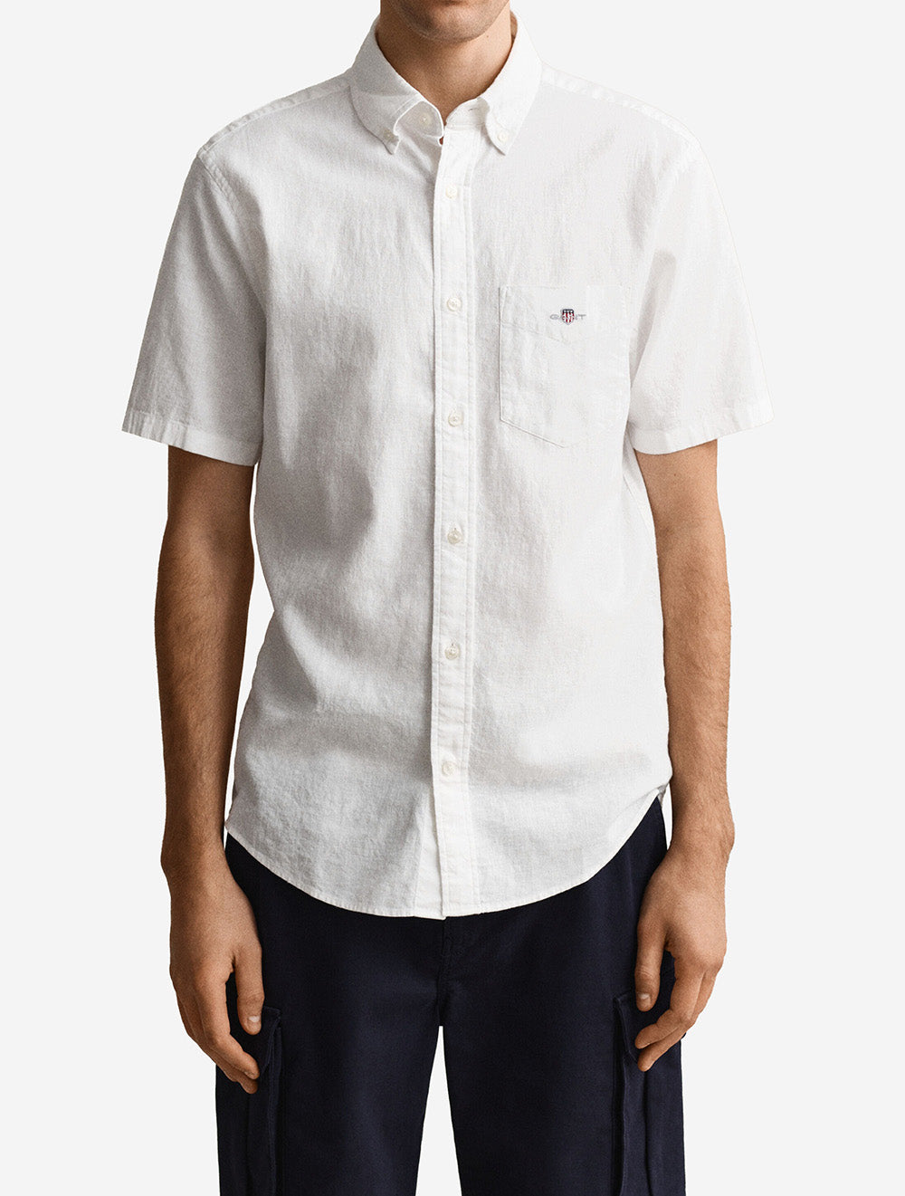 3250083S26 WHITE:110 E110 REG COTTON LINEN SS SHIRT — 2 3250083-110-model-fit-1.jpg