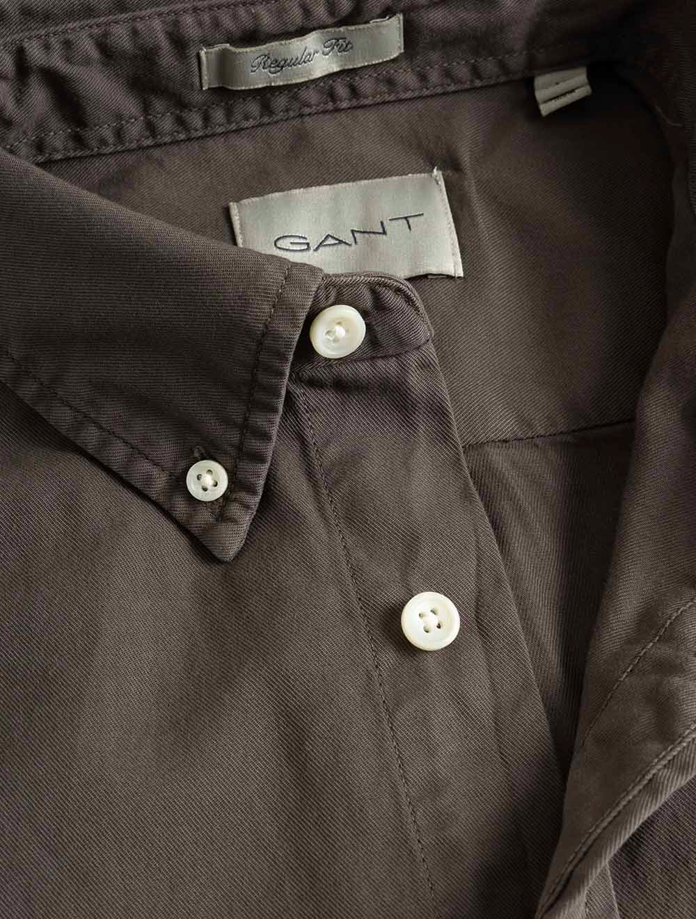 3250203A26 BROWN 262 E130 REG GMNT DYED TWILL SHIRT — 7S8A8535.jpg