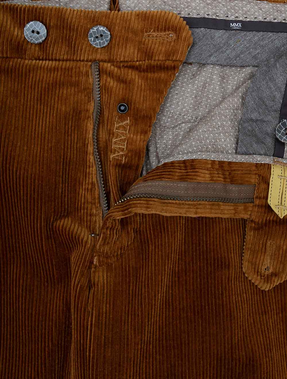 27421 RUST 44 E249 MMX Lynx GOTS Organic Cord Trouser — 7S8A9138.jpg