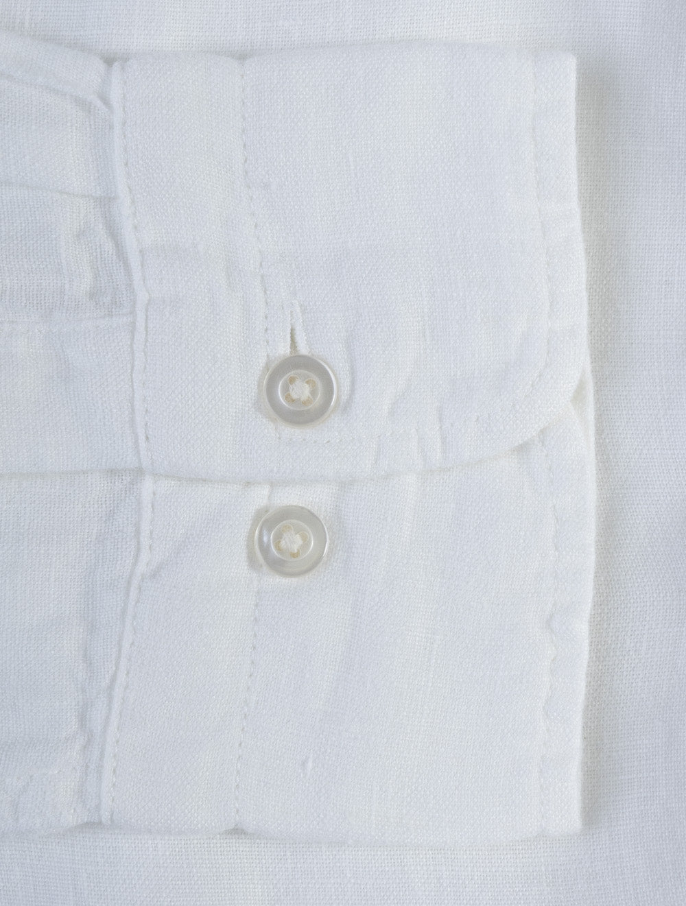3240120S26 WHITE:110 E140 REG GMNT DYED LINEN SHIRT — 7S8A7335.jpg