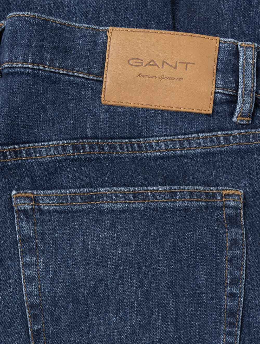 1000011A26 MID BLUE WORN IN 971 E130 CLASSIC REGULAR DENIM JEANS — 7S8A5545.jpg