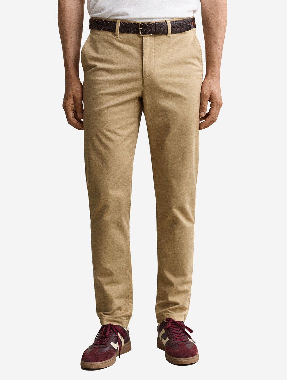 1501000A26 KHAKI:248 E120 GANT SLIM CLASSIC CHINOS — 2 1501000-248-crmodel-fv-1.jpg
